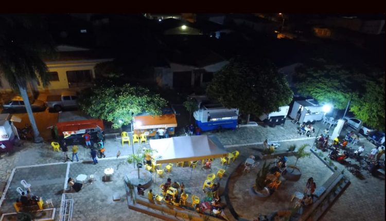 APÓS MUDANÇA DE LOCAL A “PRAÇA DE ALIMENTAÇÃO” DE ARACATU FICA MAIS ESPAÇOSA E SEGURA