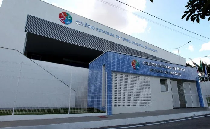 ARACATU CELEBRA INAUGURAÇÃO DE COLÉGIO DE TEMPO INTEGRAL COM INVESTIMENTO DE MAIS DE R$ 21 MILHÕES