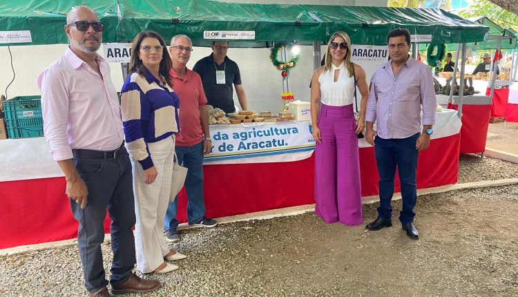 ARACATU MARCA PRESENÇA NA I FEIRA DE AGRICULTURA FAMILIAR DO SUDOESTE E RECEBE 03 MÁQUINAS FORRAGEIRAS