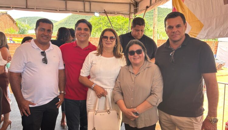 PREFEITA BRAULINA LIMA ACOMPANHA GOVERNADOR JERÔNIMO RODRIGUES EM INAUGURAÇÃO DE OBRA HÍDRICA EM BRUMADO