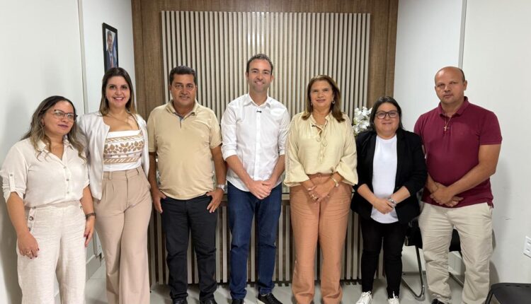 PREFEITA BRAULINA RECEBE PREFEITO DE BRUMADO PARA TRATAR DE PARCERIAS E MELHORIAS CONJUNTAS