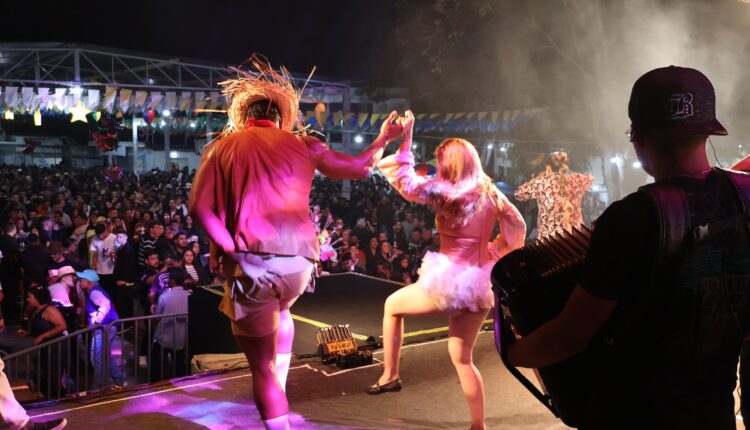 NO RITMO DA FESTA: PRIMEIRO DIA DO SÃO PEDRO DE ARACATU COMEÇOU COM GRANDES SHOWS
