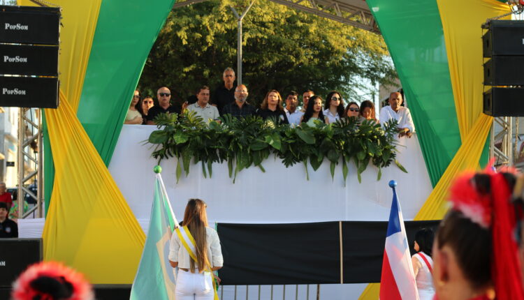 ARACATU REALIZA DESFILE CÍVICO DE 7 DE SETEMBRO COM DESTAQUE PARA A SUSTENTABILIDADE